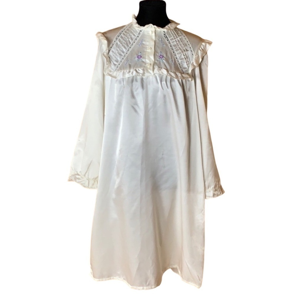Vintage Jodie Arden white satin granny gown with flannel lining Size Medium